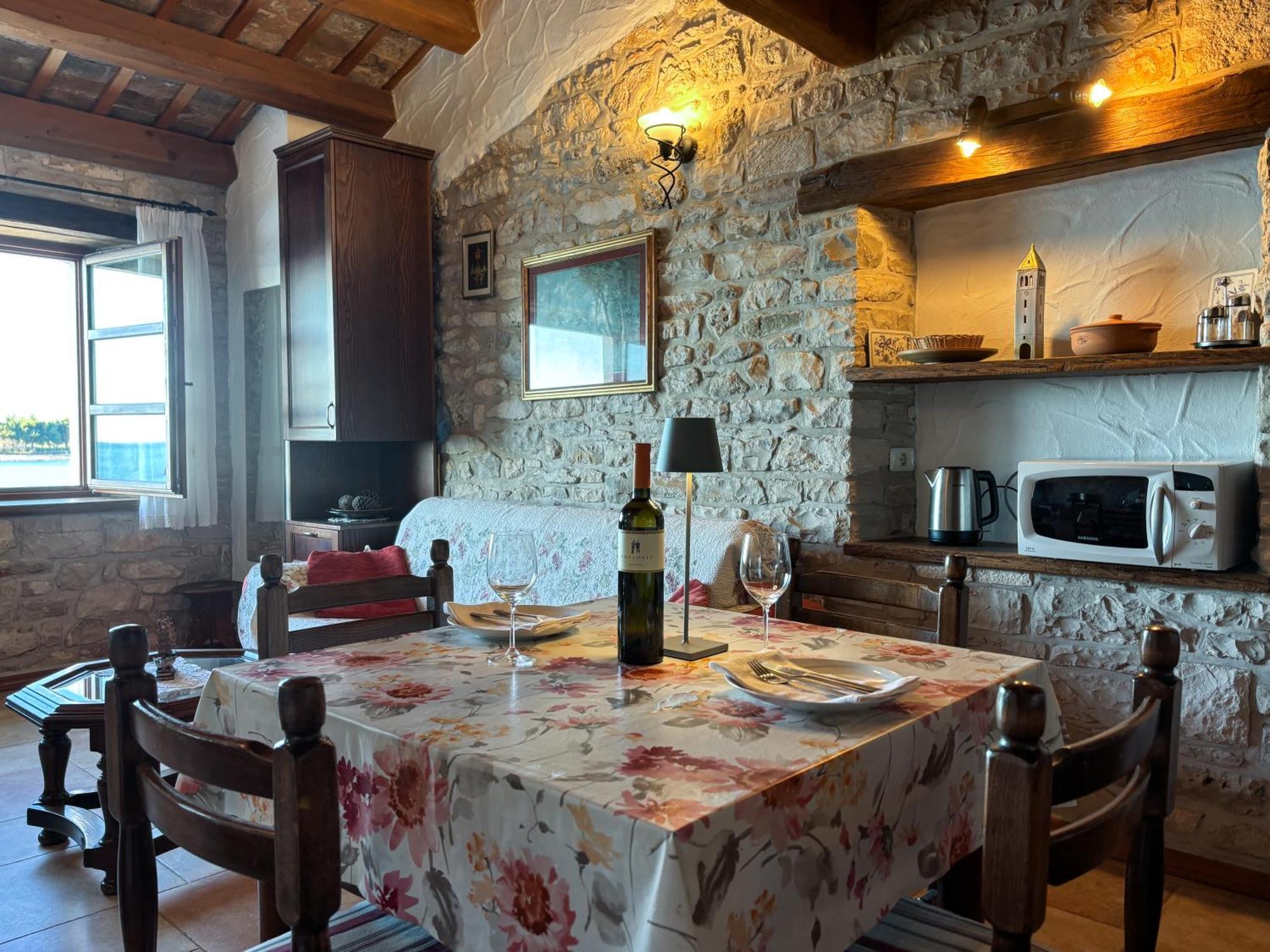 City Center Coastal Escape - Apartments With Sea View Or Cozy Room Novigrad (Istria) Exterior foto